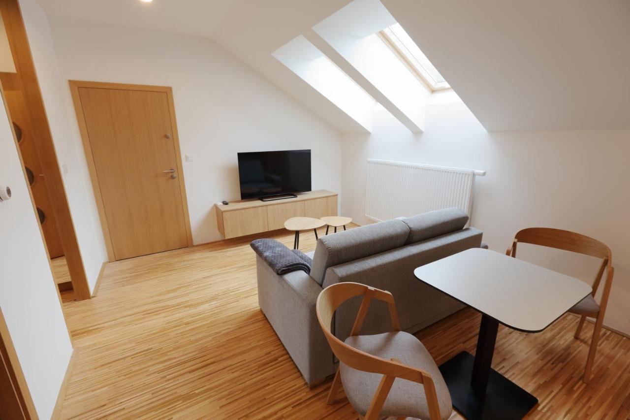 Apartmany U Kvetne Zahrady กรอมเมียร์ริช ภายนอก รูปภาพ